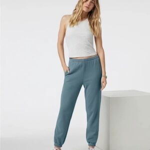 Vuori Sedona Logo Jogger smoke blue Size XS NWOT